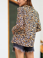 Leopard-bedrucktes, tief geschnittenes, langärmliges Blusenoberteil mit V-Ausschnitt