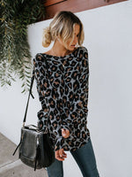 Rückenfreies T-Shirt mit Leopardenmuster und langen Ärmeln
